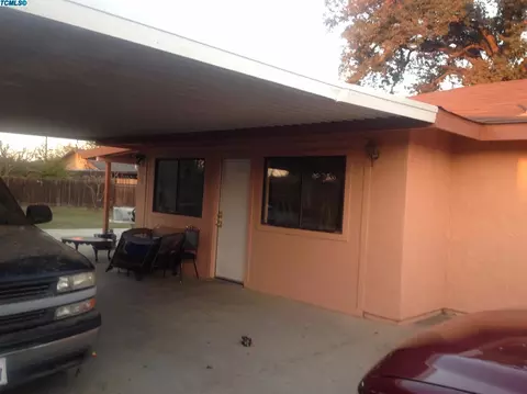 232 E Chavez Ave, Visalia, CA 93291 photo 3