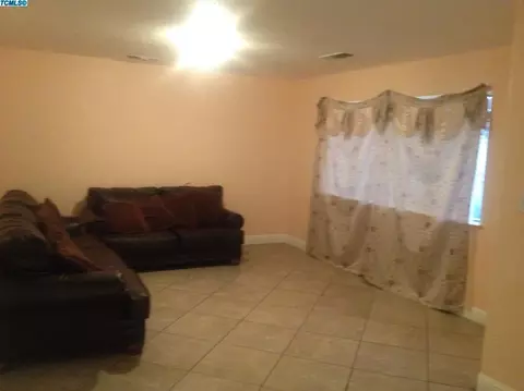232 E Chavez Ave, Visalia, CA 93291 photo 4