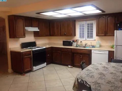 232 E Chavez Ave, Visalia, CA 93291 photo 7