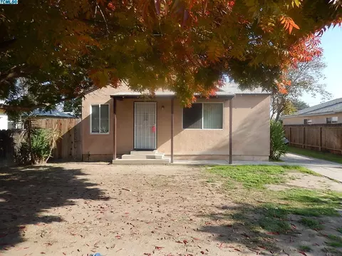 616 S E St, Tulare, CA 93274 photo 2