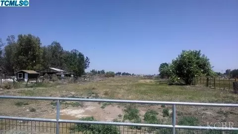 22182 Fairfax Ave, Lemoore, CA 93245 photo 2