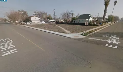 502 E 9th St, Hanford, CA 93230 photo 3