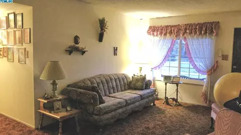 194 Encore Dr, Hanford, CA 93230 photo 3