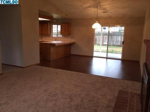 1647 E Cypress Ave, Tulare, CA 93274 photo 4
