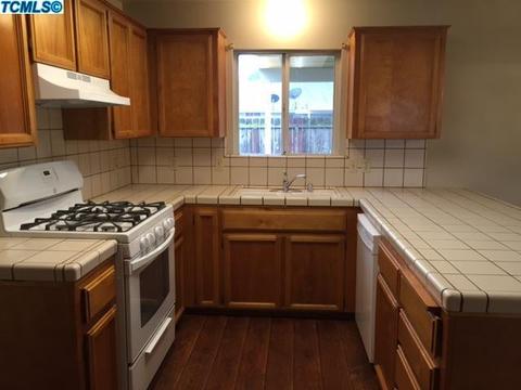 1647 E Cypress Ave, Tulare, CA 93274 photo 2