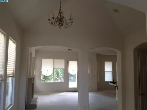 24 W Everglade Ave, Clovis, CA 93619 photo 4