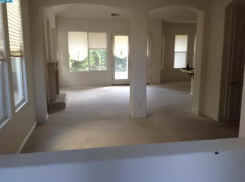 24 W Everglade Ave, Clovis, CA 93619 photo 3