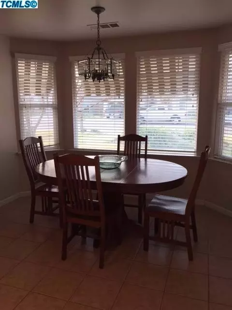 1610 E Dorothea, Visalia, CA 93292 photo 6