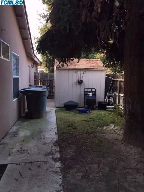 1610 E Dorothea, Visalia, CA 93292 photo 14