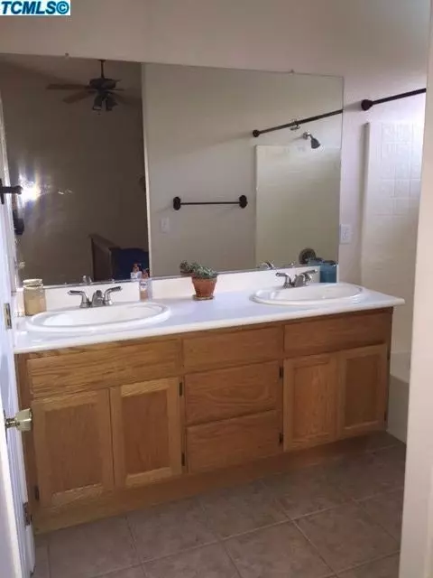 1610 E Dorothea, Visalia, CA 93292 photo 7