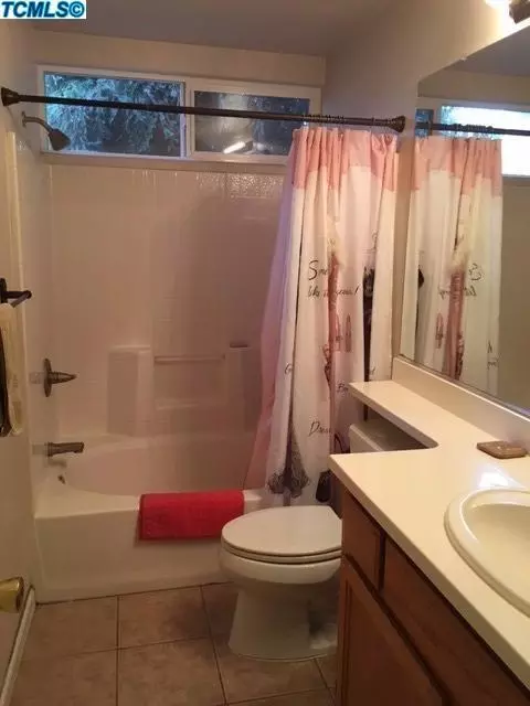 1610 E Dorothea, Visalia, CA 93292 photo 8