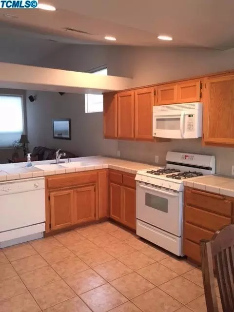 1610 E Dorothea, Visalia, CA 93292 photo 4