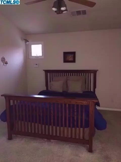 1610 E Dorothea, Visalia, CA 93292 photo 9