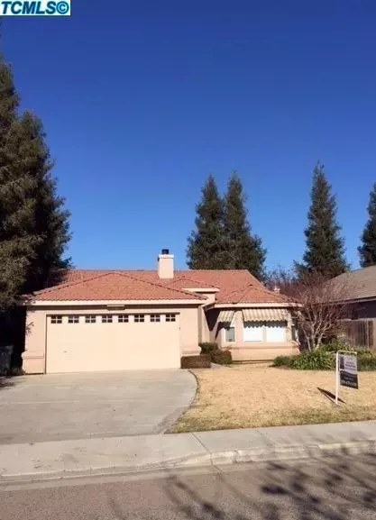 1610 E Dorothea, Visalia, CA 93292 photo 3