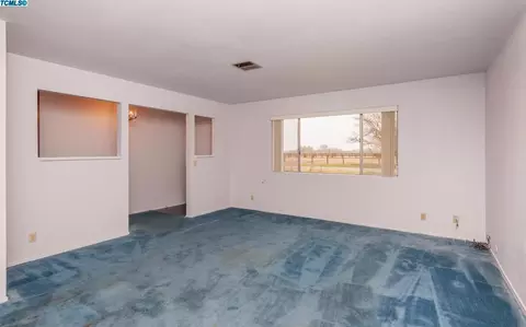 6742 24th Ave, Lemoore, CA 93245 photo 2