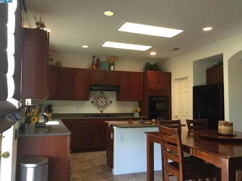 2349 Jacques, Visalia, CA 93277 photo 9