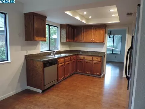 486 Gateway Ave, Clovis, CA 93612 photo 4