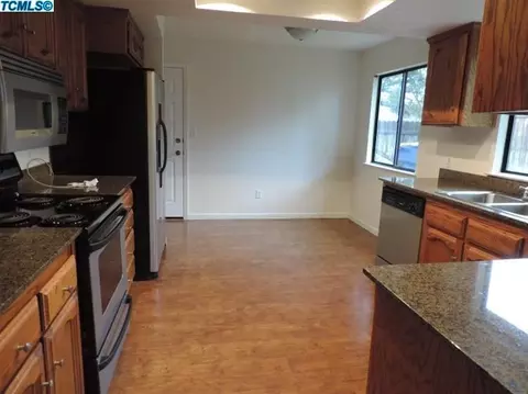 486 Gateway Ave, Clovis, CA 93612 photo 3