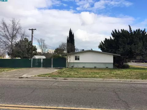 600 E Willow Ct, Tulare, CA 93274 photo 3