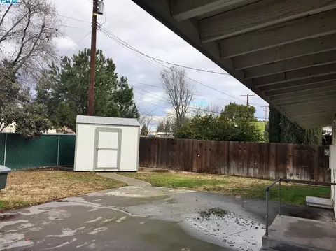 600 E Willow Ct, Tulare, CA 93274 photo 7