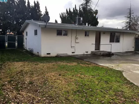 600 E Willow Ct, Tulare, CA 93274 photo 8