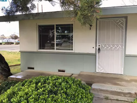 600 E Willow Ct, Tulare, CA 93274 photo 4