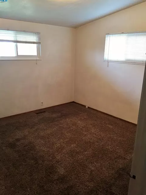 600 E Willow Ct, Tulare, CA 93274 photo 12