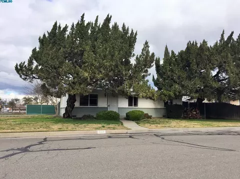 600 E Willow Ct, Tulare, CA 93274 photo 1