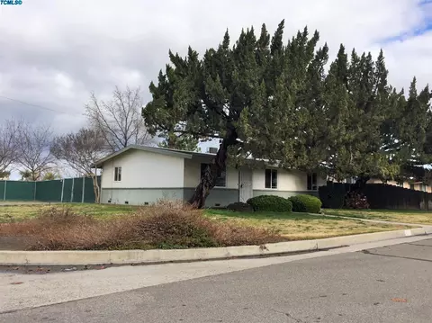 600 E Willow Ct, Tulare, CA 93274 photo 2