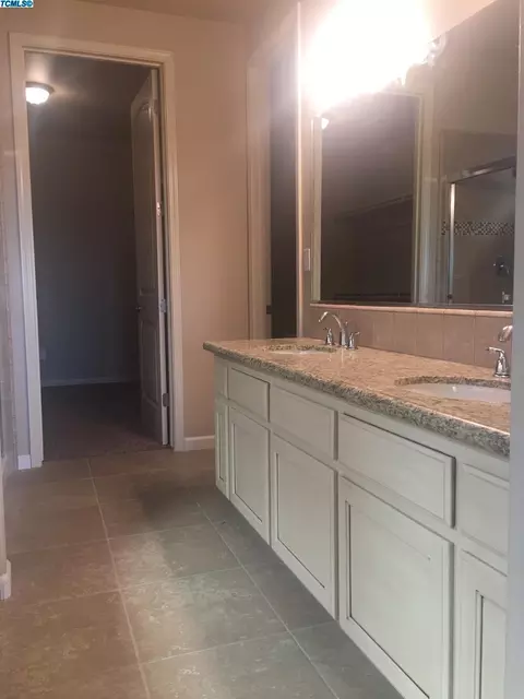 3087 Windmill Ct, Tulare, CA 93274 photo 6