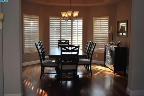 2818 E Laura Ct, Visalia, CA 93292 photo 7