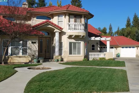 2818 E Laura Ct, Visalia, CA 93292 photo 1