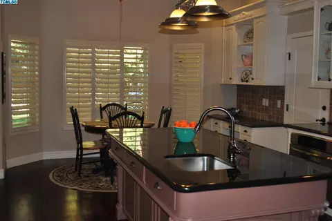 2818 E Laura Ct, Visalia, CA 93292 photo 11