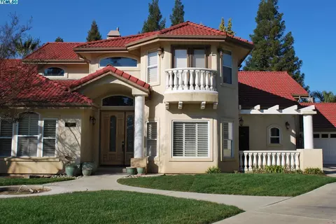 2818 E Laura Ct, Visalia, CA 93292 photo 3