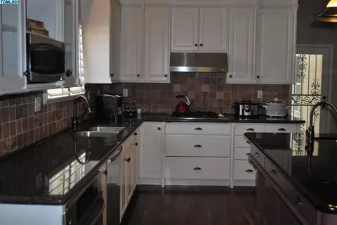2818 E Laura Ct, Visalia, CA 93292 photo 12