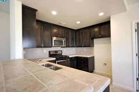691 Blossom Ct, Exeter, CA 93221 photo 6