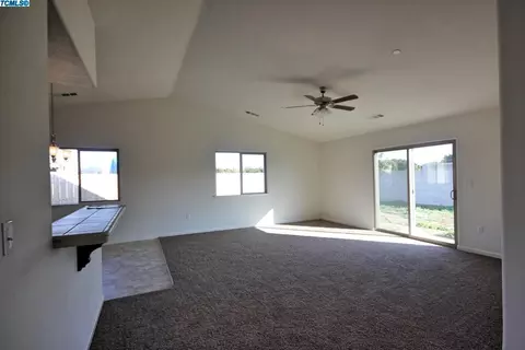691 Blossom Ct, Exeter, CA 93221 photo 4