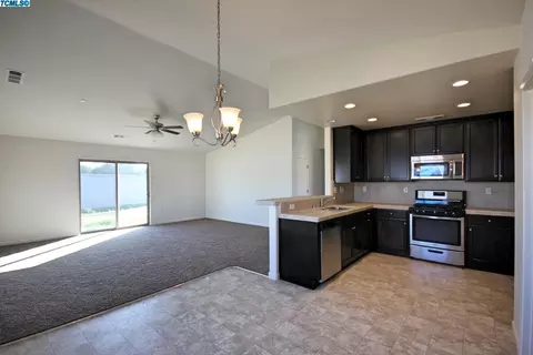 691 Blossom Ct, Exeter, CA 93221 photo 7