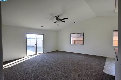 683 Blossom Ct, Exeter, CA 93221 photo 4