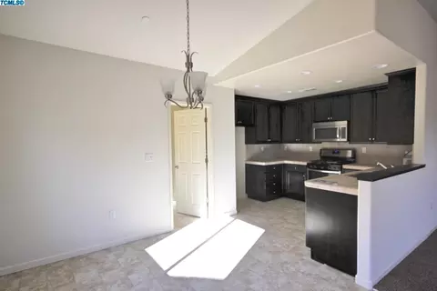 683 Blossom Ct, Exeter, CA 93221 photo 5