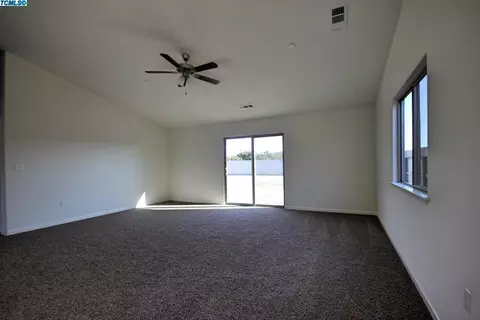 683 Blossom Ct, Exeter, CA 93221 photo 8