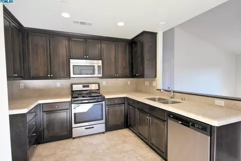 683 Blossom Ct, Exeter, CA 93221 photo 6