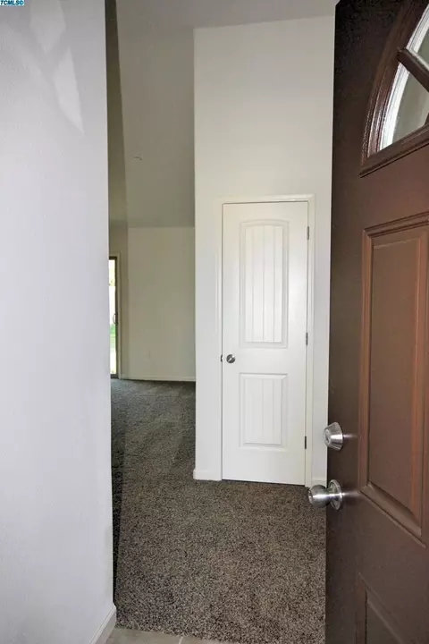 678 Blossom Ct, Exeter, CA 93221 photo 3