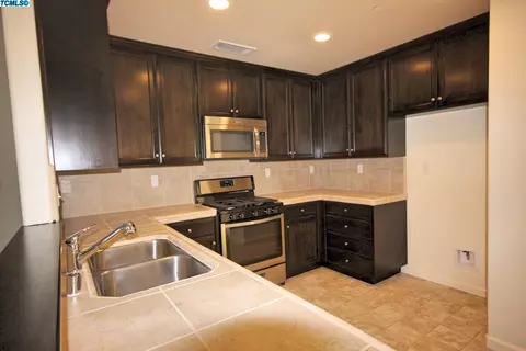 678 Blossom Ct, Exeter, CA 93221 photo 6