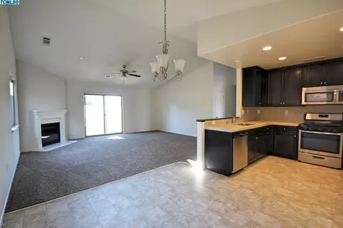 678 Blossom Ct, Exeter, CA 93221 photo 7