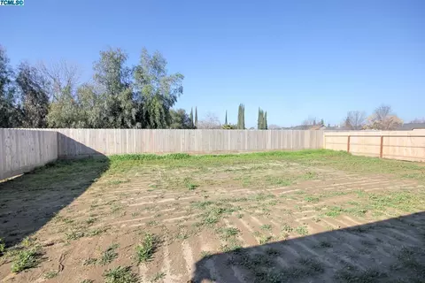678 Blossom Ct, Exeter, CA 93221 photo 14