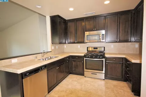 678 Blossom Ct, Exeter, CA 93221 photo 5