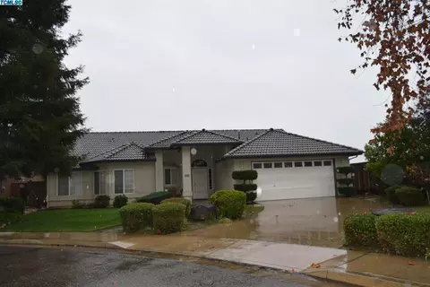 2329 E Vine Ct, Visalia, CA 93292 photo 1