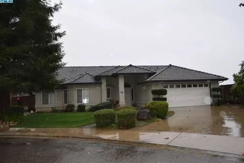 2329 E Vine Ct, Visalia, CA 93292 photo 3