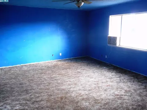 541 E Cypress Ave, Visalia, CA 93292 photo 2